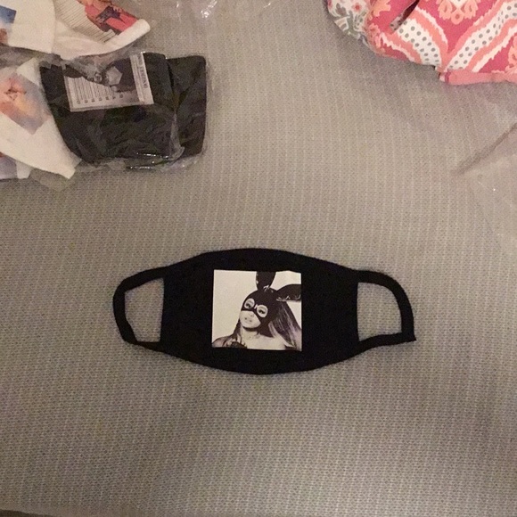 Dangerous woman mask - Picture 2 of 2